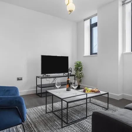 Lovely 2-bed In Apartment *